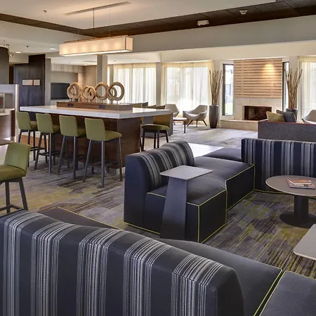Courtyard By Marriott Indianapolis Airport-2