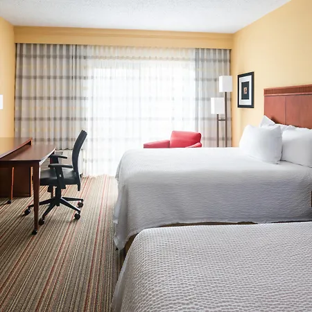 Courtyard By Marriott Indianapolis Airport-3
