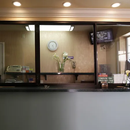 Mirage Inn & Suites-3