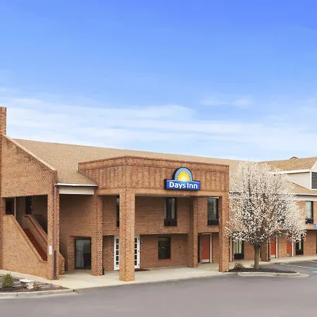 Days Inn By Wyndham Farmville-3