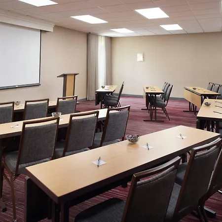 Courtyard By Marriott Fayetteville-2