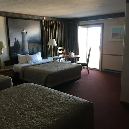 Super 8 Beachfront By Wyndham Mackinaw City, Mi-2