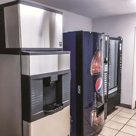 La Quinta Inn By Wyndham Moline Airport-2