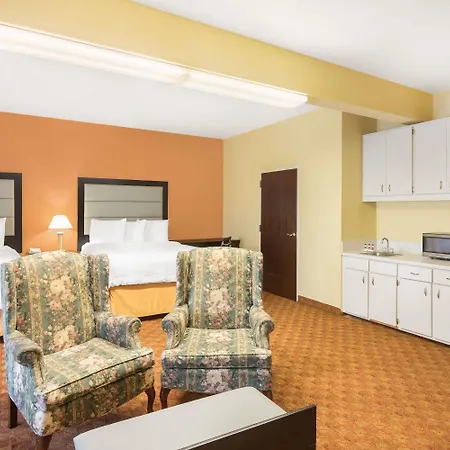 Baymont By Wyndham Fayetteville-2