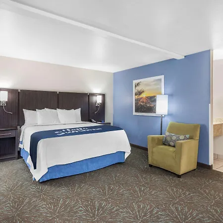 Days Inn & Suites By Wyndham East Flagstaff-3
