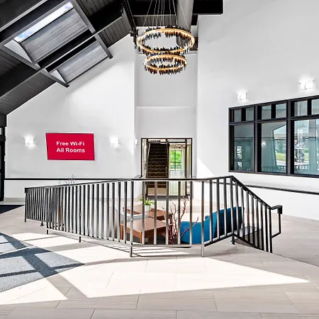 Ramada By Wyndham Cortland Hotel & Conference Center-3