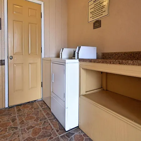 Americas Best Value Inn Kingsville-3