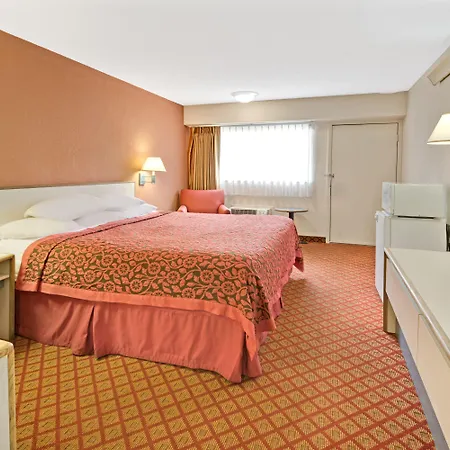Days Inn By Wyndham Overland Park-2