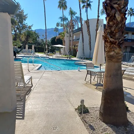 Travelodge By Wyndham Palm Springs-2