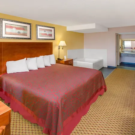 Days Inn By Wyndham Gulfport-3