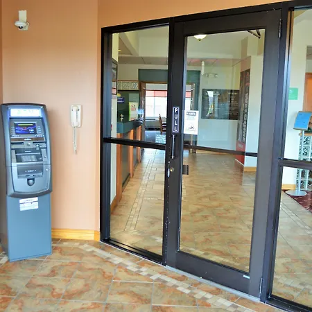Days Inn & Suites By Wyndham Madison-2
