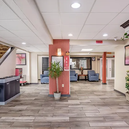 Econo Lodge Milwaukee Airport-3