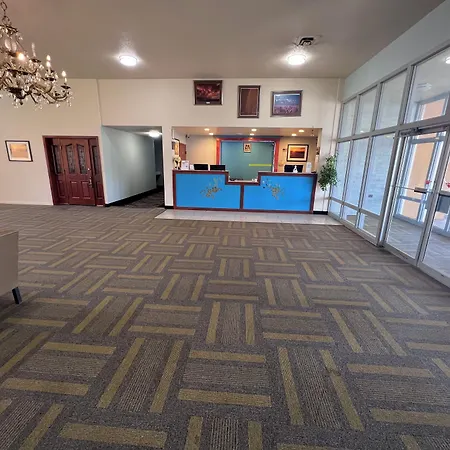 Colby Inn And Suites-2