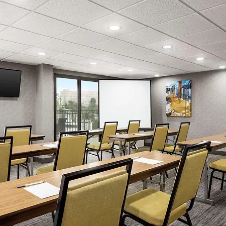 Hampton Inn Kansas City - Airport-2