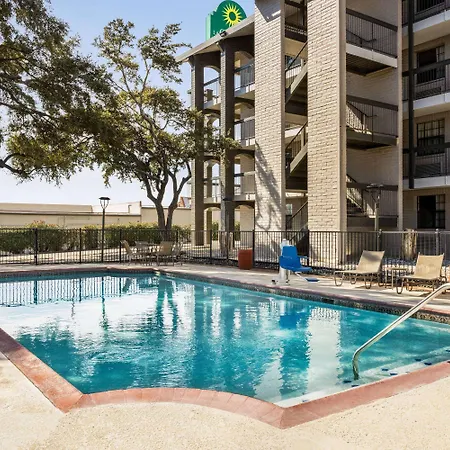 La Quinta Inn By Wyndham San Antonio I-35 N At Toepperwein-2