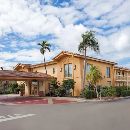 Baymont By Wyndham Fort Myers Central-2