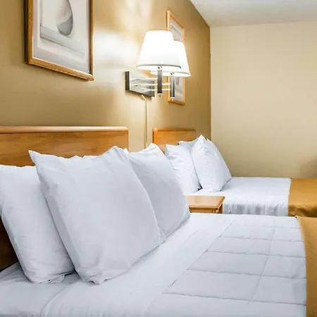 Econo Lodge Elkhart North-3