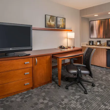 Courtyard By Marriott Fairfax Fair Oaks-3