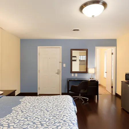Days Inn By Wyndham Austin/University/Downtown-3