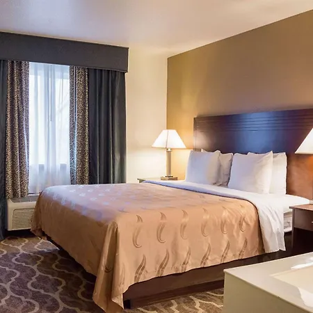 Quality Inn & Suites Vancouver North-3
