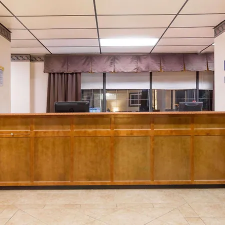 Days Inn By Wyndham Batesville-3