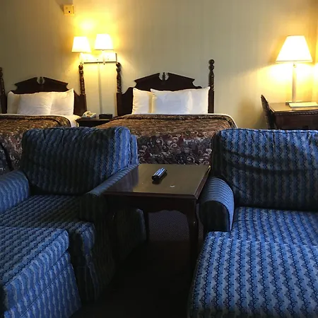 Econo Lodge Inn & Suites Groton-3