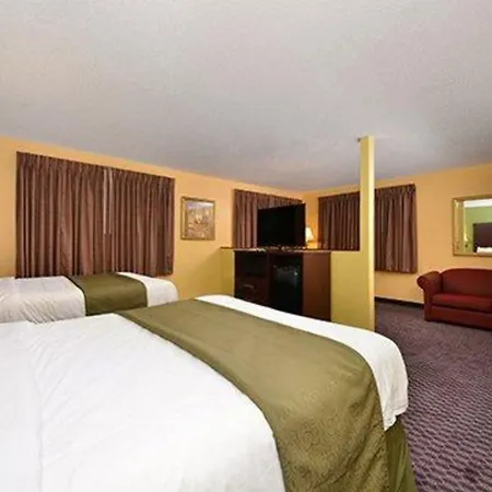 Quality Inn & Suites Grinnell Near University-3