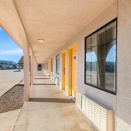 Americas Best Value Inn Bonham-2