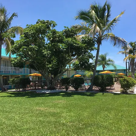 Days Inn & Suites By Wyndham Fort Pierce Midtown-2