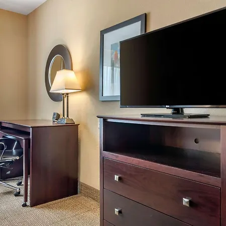 Comfort Suites Near Route 66-2