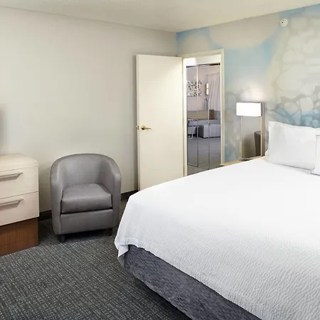 Courtyard By Marriott Lansing-3