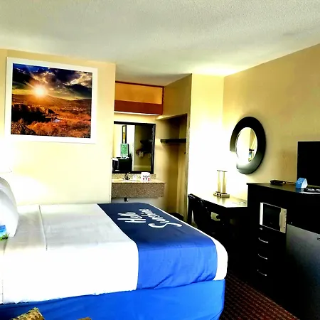 Days Inn By Wyndham Easley West Of Greenville/Clemson Area-3