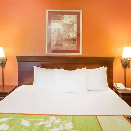 Days Inn By Wyndham Fremont-3