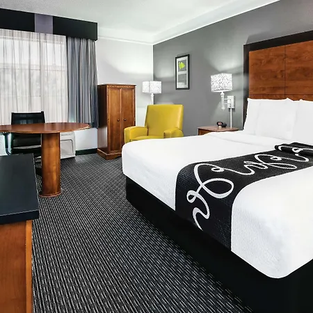 La Quinta Inn & Suites By Wyndham San Antonio Riverwalk-3