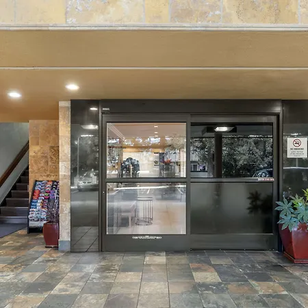 Best Western Plus Airport Plaza-3