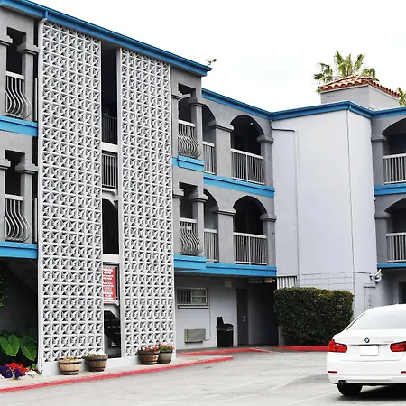 Travelodge By Wyndham Long Beach Convention Center-3