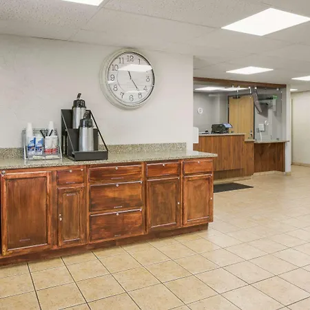 Rodeway Inn & Suites Grand Rapids Southeast-2