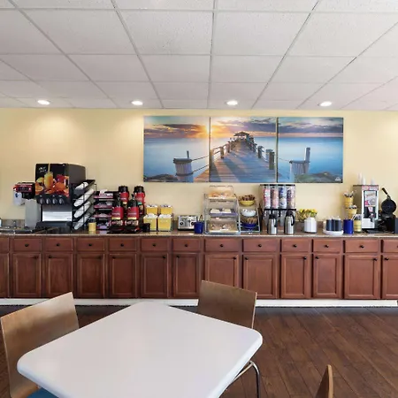 Days Inn By Wyndham Biloxi Beach-2