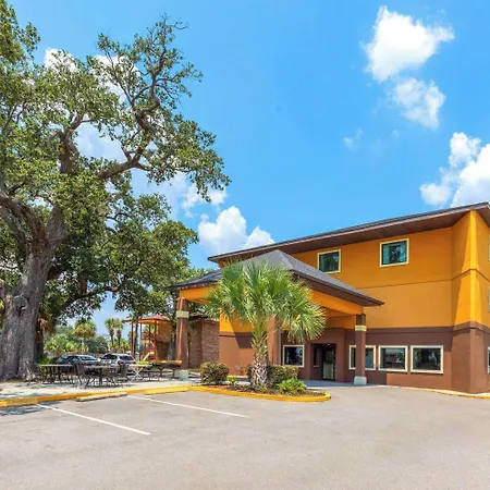 Days Inn By Wyndham Biloxi Beach-3