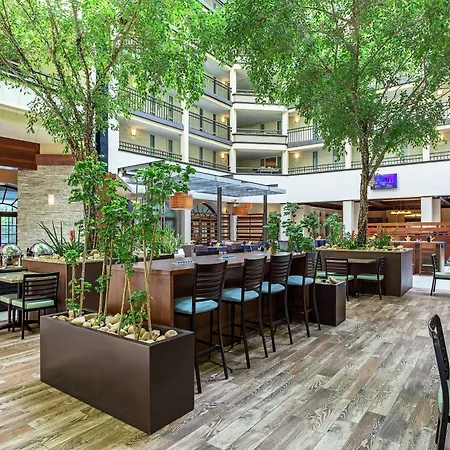 Embassy Suites By Hilton Nashville Airport-3