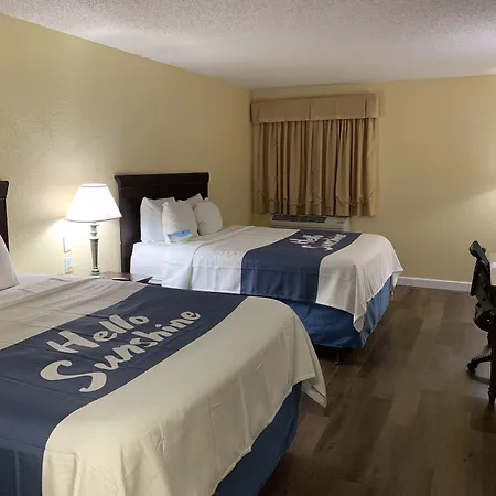 Days Inn By Wyndham Sarasota I-75-2