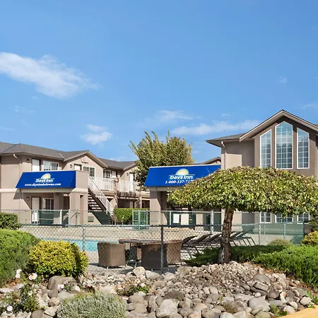 Days Inn By Wyndham Kelowna-2