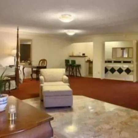 Merced Inn & Suites-2