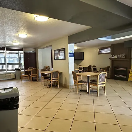 Days Inn & Suites By Wyndham Downtown Gatlinburg Parkway-2