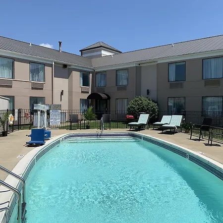 Spark By Hilton Louisville Airport-3