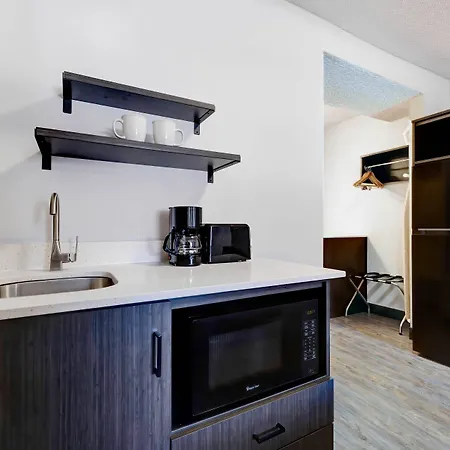 Econo Lodge-2