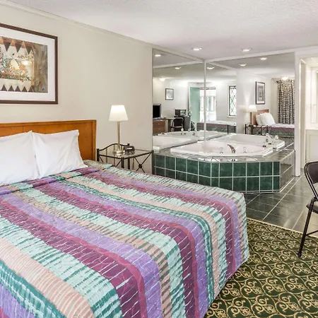 Knights Inn Racine-3