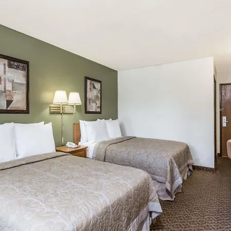 Super 8 By Wyndham Hampton-3