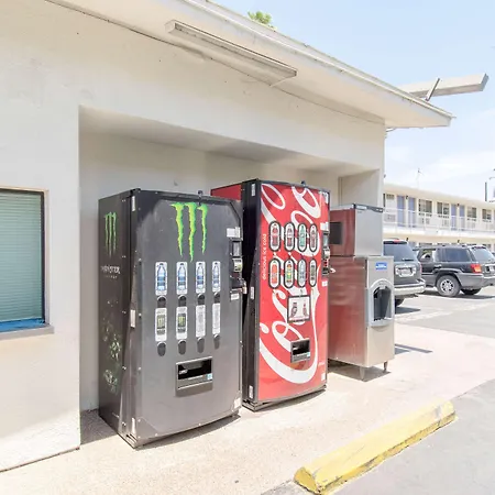 Motel 6 Bakersfield-2