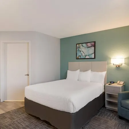 Mainstay Suites Omaha Old Mill-3